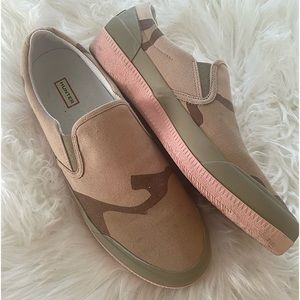 HUNTER | camo canvas slip on sneakers sz 10